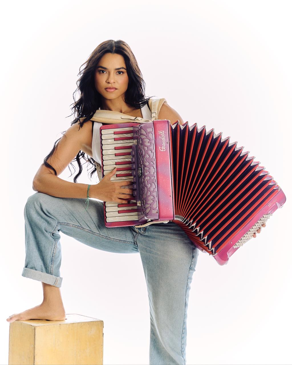 Lucy Alves recebe Elba, Dorgival, Xande de Pilares e mais convidados em gravação de DVD na Praia de Tambaú