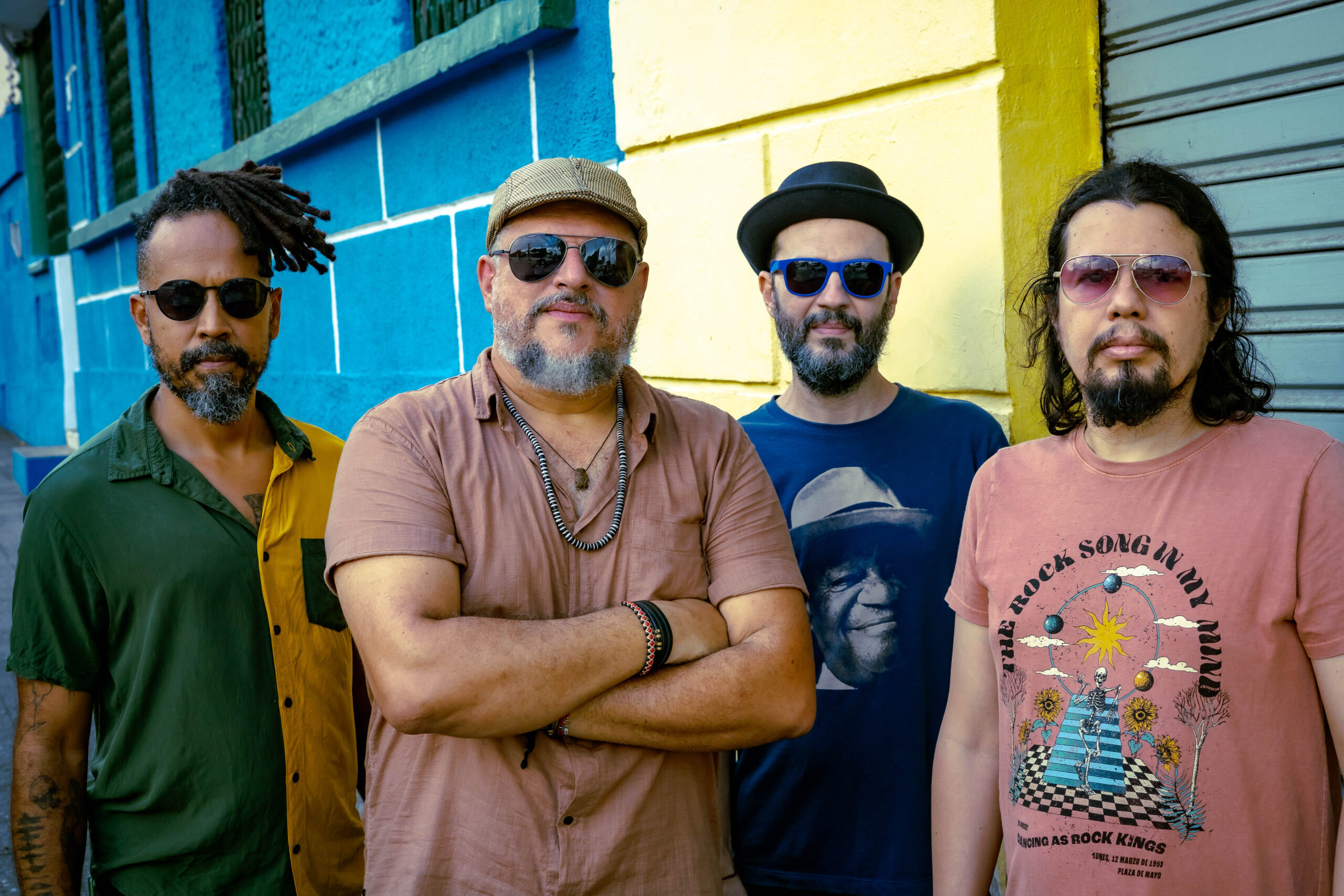 Seu Pereira e Mike Deodato se encontram em tarde de autógrafos que celebra clássico da música paraibana relançado em vinil