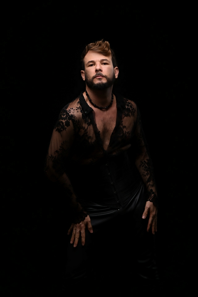 Jay Kardoso lança carreira solo com espetáculo “Uma Noite de Clássicos” no Theatro Santa Roza