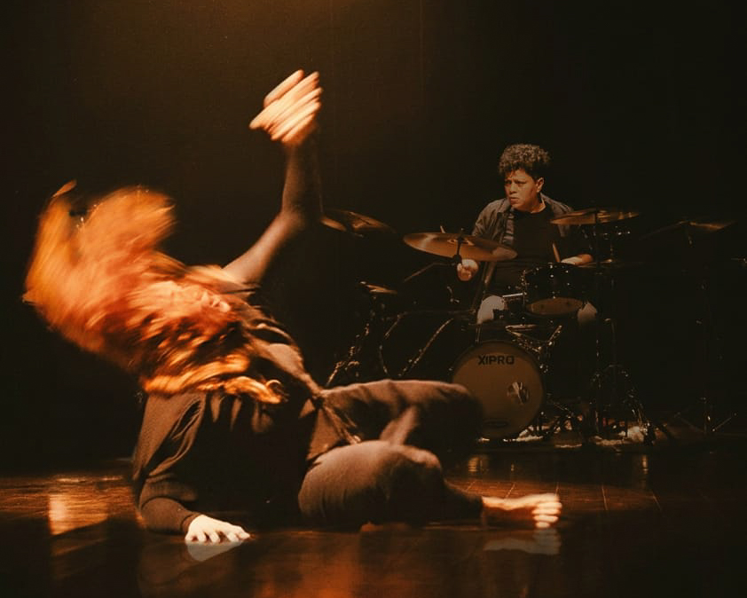 Paralelo Cia de Dança apresenta A Febre no Theatro Santa Roza